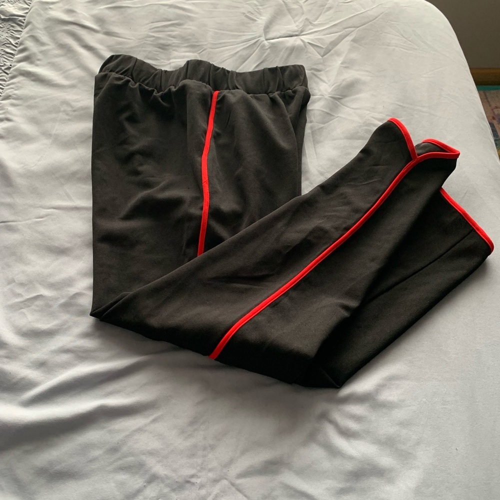 Black and Red Women’s Pants

B2 0226